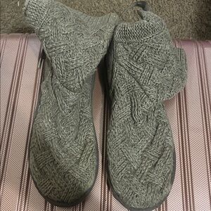 UGG Gray Knit Winter Boots